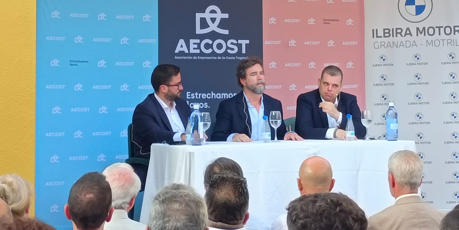 motril-espinosa-de-los-monteros-en-aecost-llama-a-redefinir-el-futuro-de-espana-ante-un-centenar-y-medio-de-personas