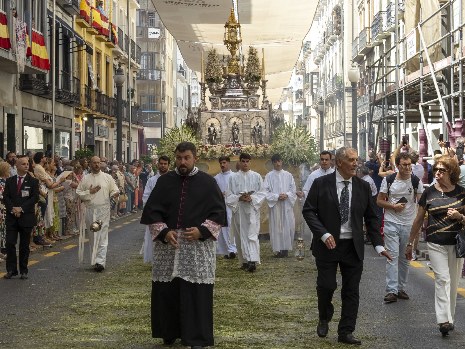 la-procesion-del-corpus-de-granada-desde-el-objetivo-de-ramon-martin