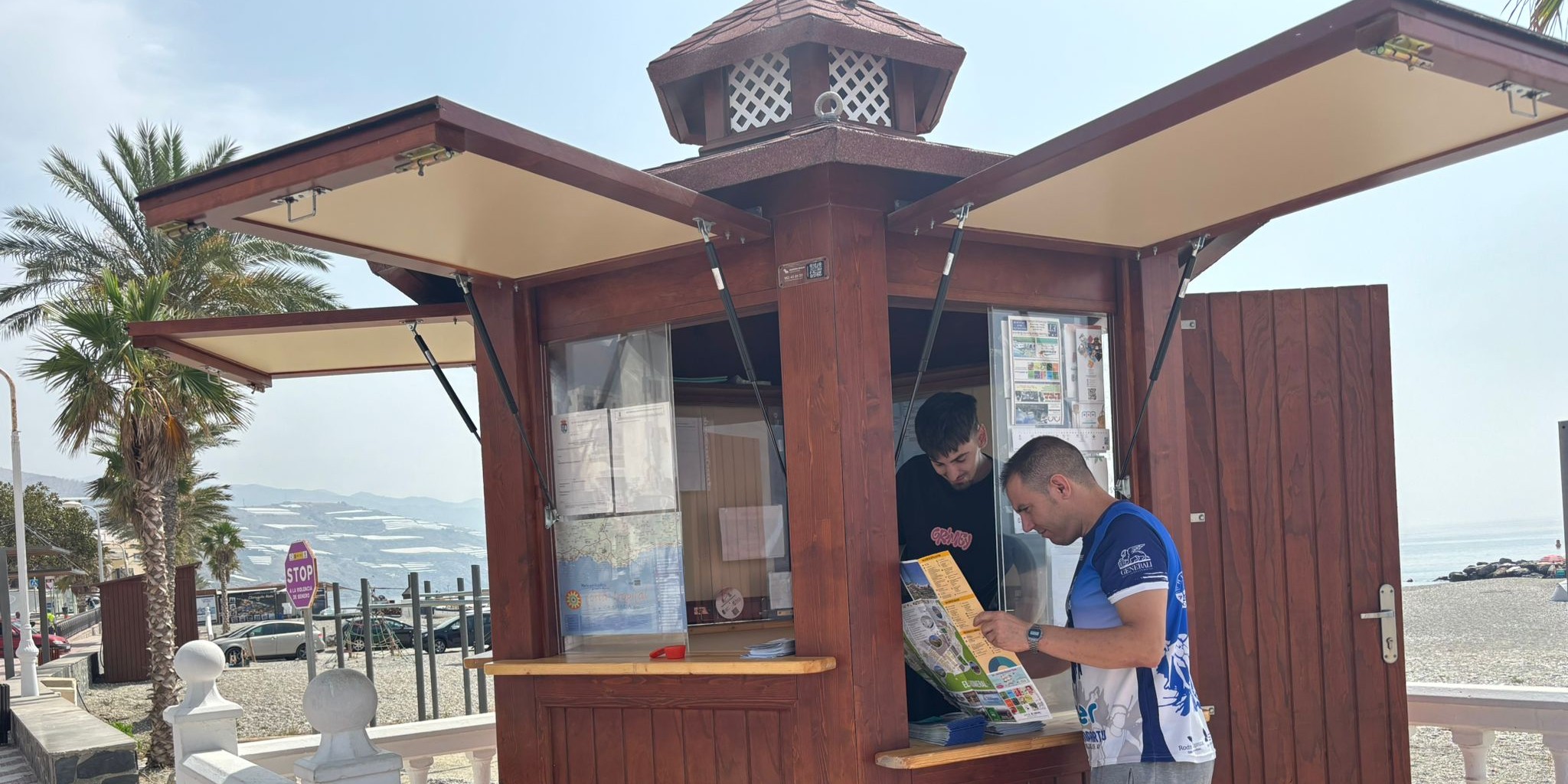 el-ayuntamiento-refuerza-los-servicios-de-verano-con-la-apertura-del-punto-de-informacion-turistica