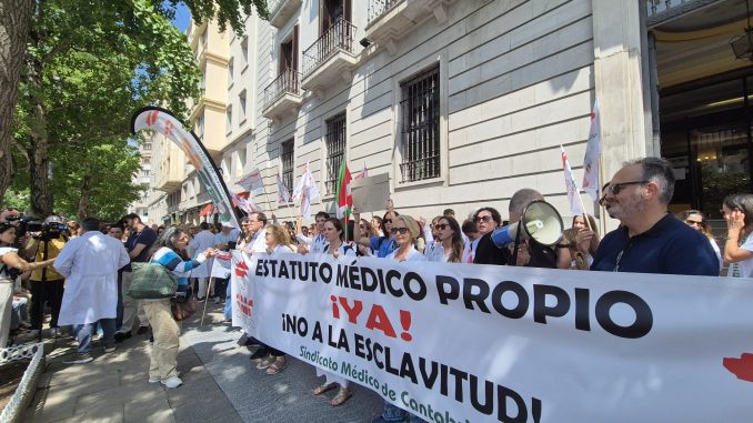 huelga-medica-en-espana-los-facultativos-exigen-dignidad-y-un-estatuto-propio-con-un-seguimiento-del-90-segun-los-convocantes