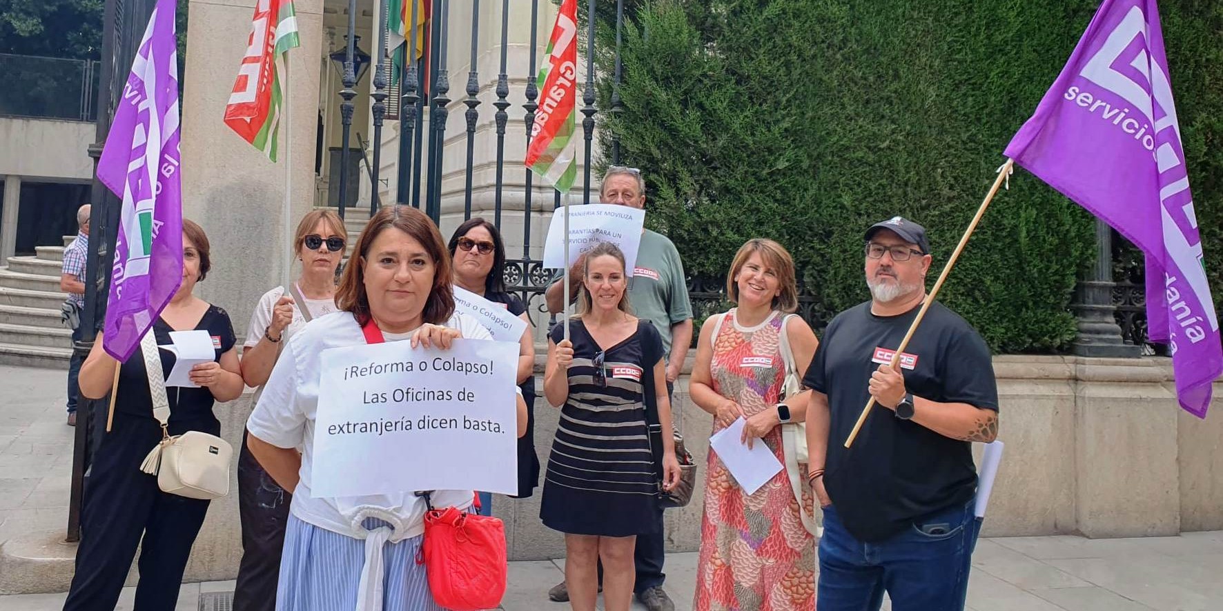 ccoo-se-moviliza-ante-la-oficina-de-extranjeria-donde-reina-el-caos-y-la-sobrecarga-con-la-reforma-del-reglamento