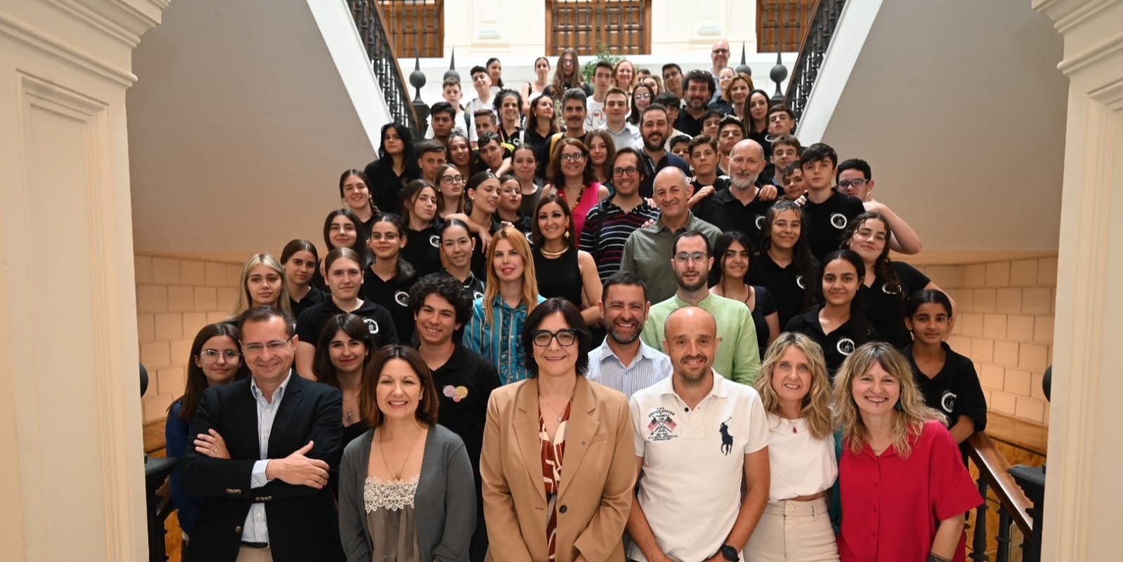 la-junta-rinde-homenaje-a-carlos-cano-con-el-proyecto-bravo-por-la-musica-2025