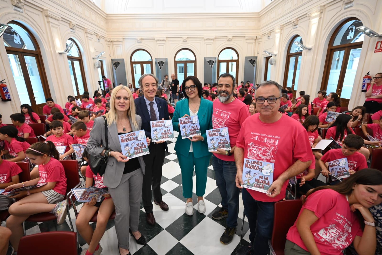 unos-140-escolares-participan-en-el-acto-dona-medula-y-sangre-y-seras-mi-heroe