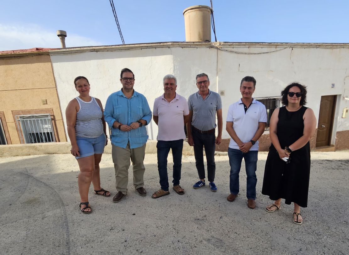 la-mancomunidad-impulsa-la-renovacion-integral-de-la-red-de-saneamiento-en-una-calle-de-albondon