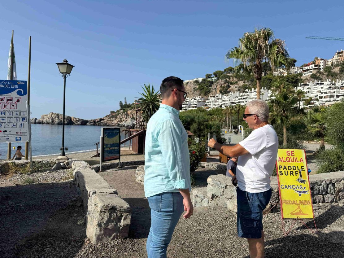 almunecar-instala-33-farolas-led-solares-en-marina-del-este-para-reforzar-la-sostenibilidad-turistica