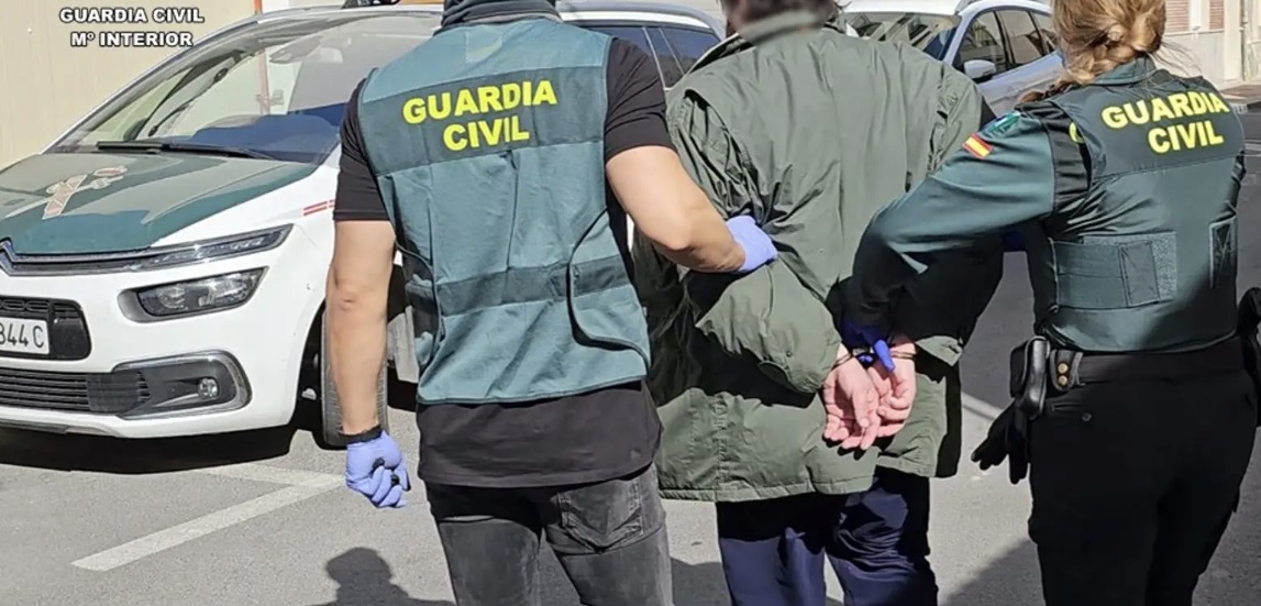 la-guardia-civil-detiene-a-un-escurridizo-delincuente-al-que-le-constaban-12-requisitorias-judiciales-en-vigor