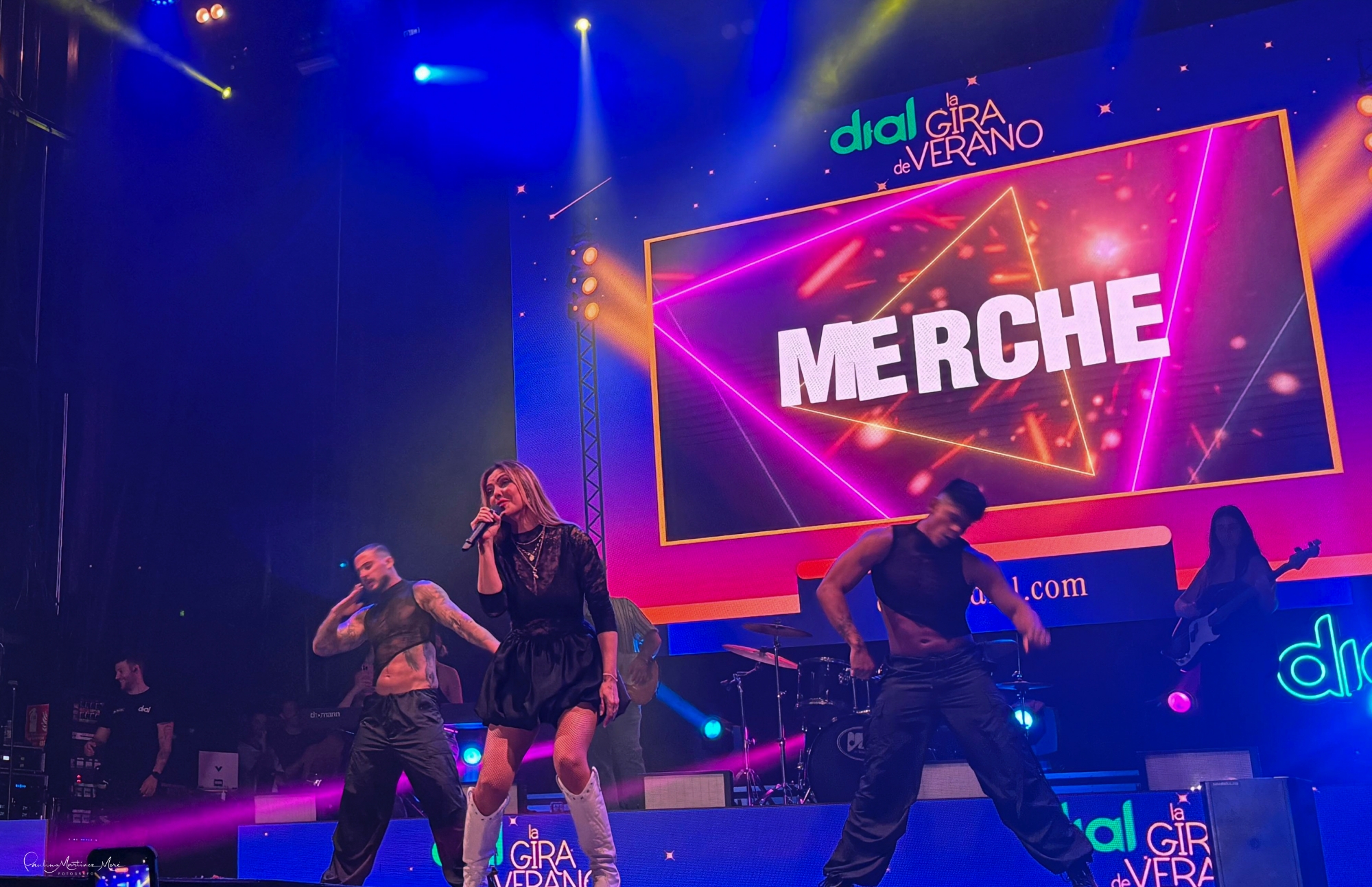 motril-vibra-con-el-gran-concierto-de-la-gira-de-verano-de-cadena-dial-2025-ante-una-plaza-de-la-coronacion-abarrotada-de-publico