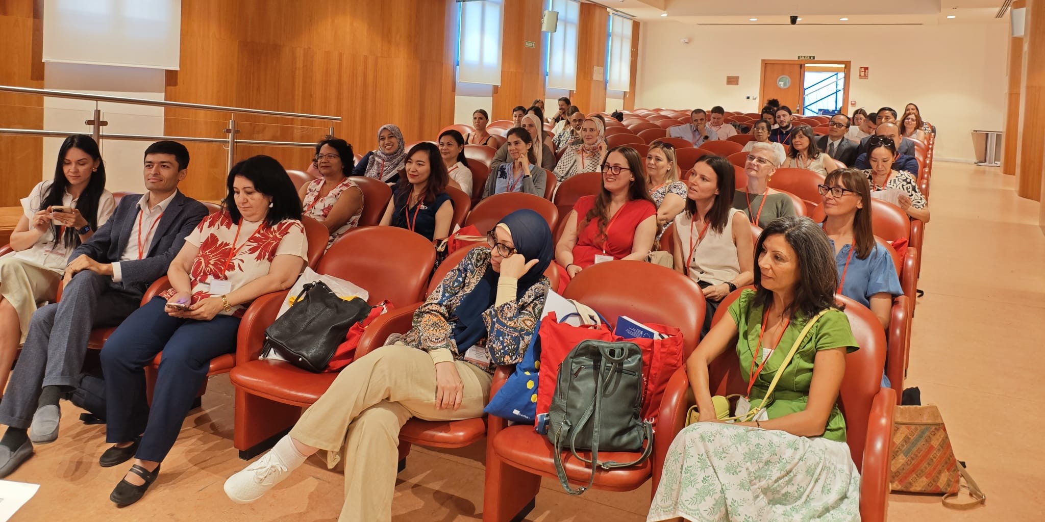 mas-de-45-representantes-de-30-paises-participan-en-la-intercultural-insights-week-2025-en-la-ugr-para-promover-la-diversidad-y-la-cooperacion-academica-internacional