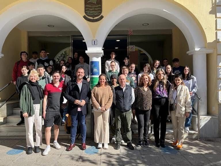 el-ayuntamiento-de-almunecar-destina-9-000e-a-becas-erasmus-para-que-sexitanos-estudien-fuera-2