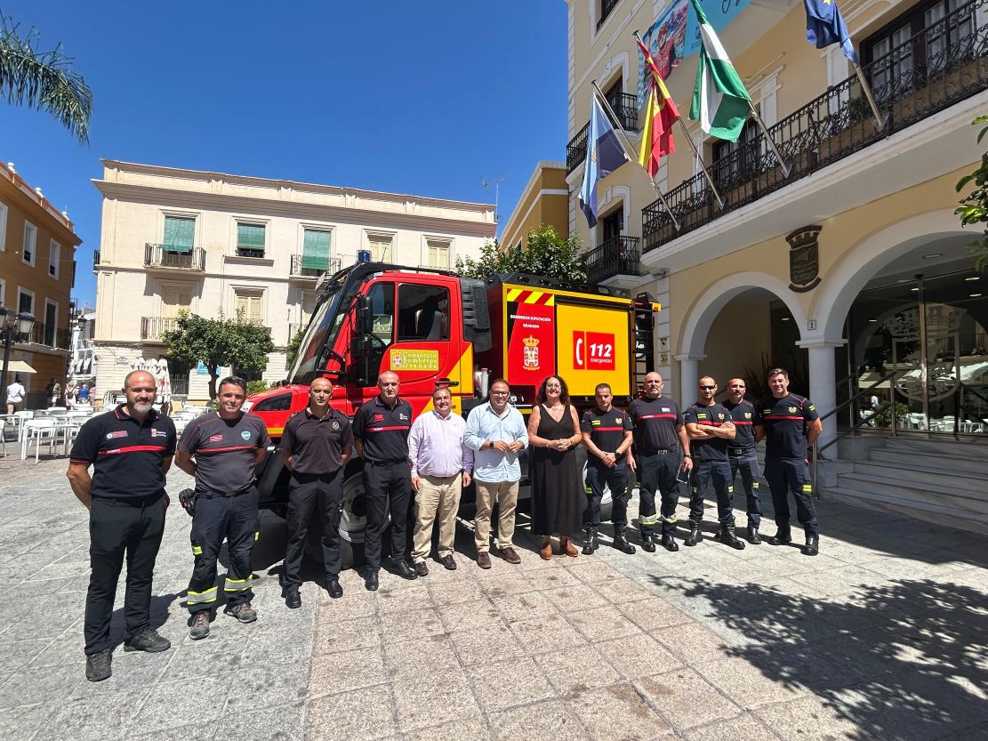 diputacion-dota-al-servicio-de-bomberos-de-almunecar-de-una-bomba-forestal-en-la-que-ha-invertido-280-000-euros