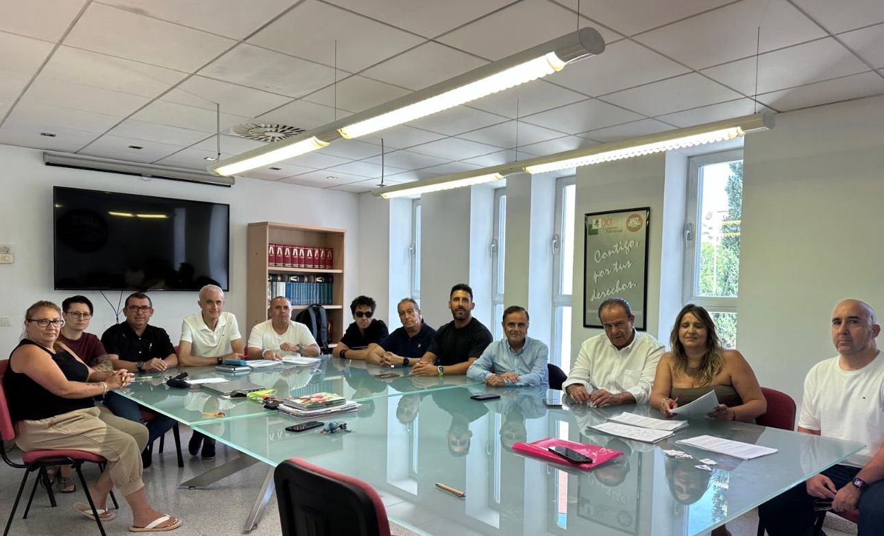 patronal-y-sindicatos-firman-convenio-de-transporte-de-viajeros-por-carretera-de-granada