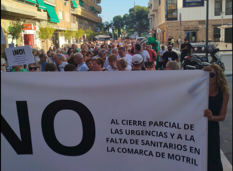 motril-alza-la-voz-por-su-hospital-masiva-protesta-contra-el-recorte-en-urgencias-y-la-falta-de-personal-sanitario