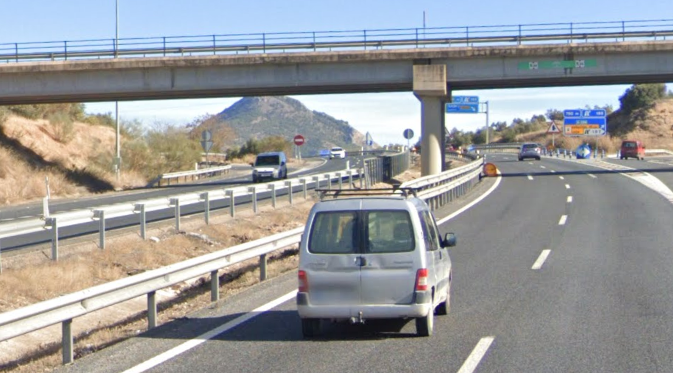 muere-un-hombre-de-47-anos-en-un-choque-entre-furgoneta-y-camion-en-la-a-92-en-pinos-puente