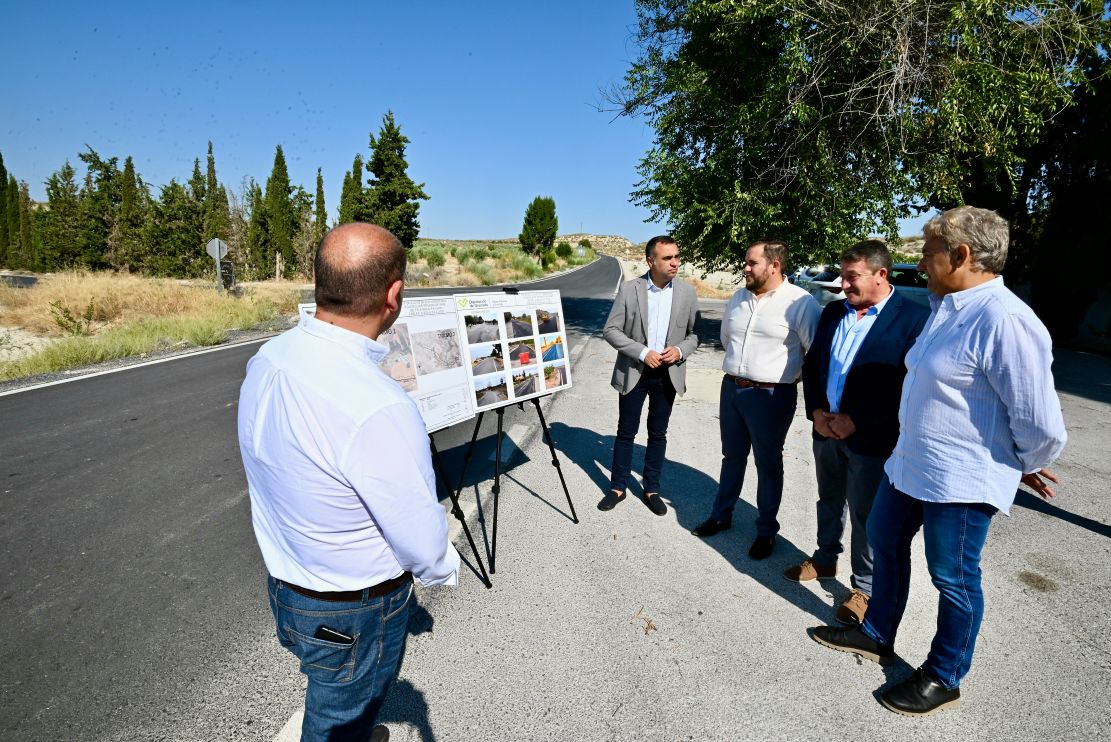 la-carretera-que-conecta-castillejar-y-almontaras-mejora-su-estado