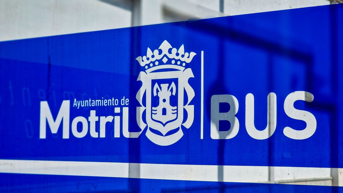 continua-en-funcionamiento-el-servicio-de-autobus-nocturno-entre-motril-y-la-playa-durante-el-verano
