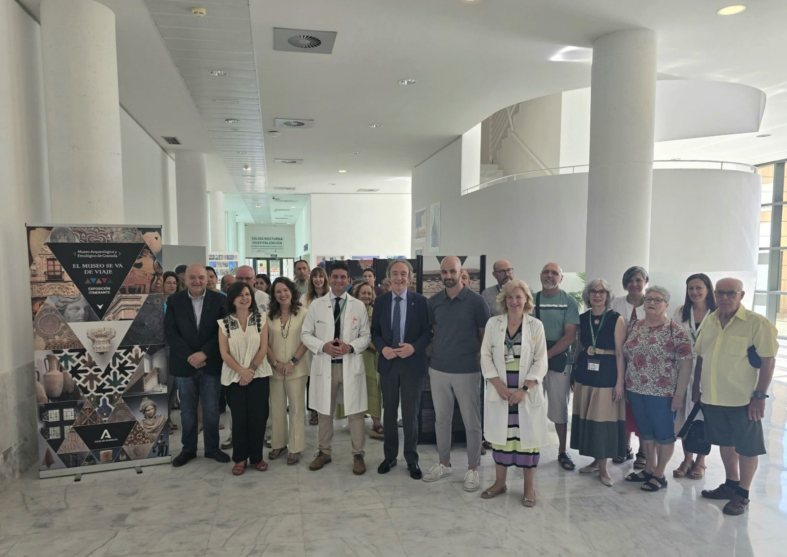 el-clinico-san-cecilio-acoge-por-primera-vez-la-muestra-itinerante-del-museo-arqueologico-para-acercar-el-patrimonio-a-sus-pacientes