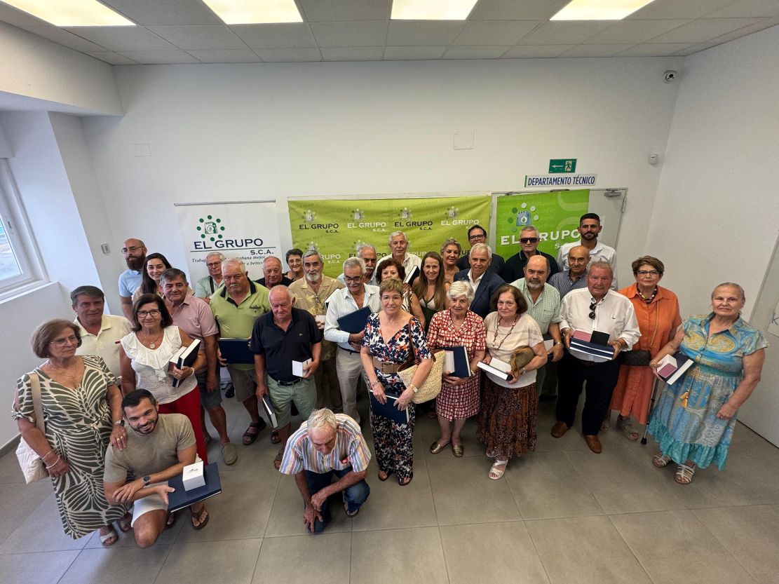 castell-de-ferro-mas-de-30-socios-de-el-grupo-reciben-un-reconocimiento-por-su-trayectoria-en-la-cooperativa