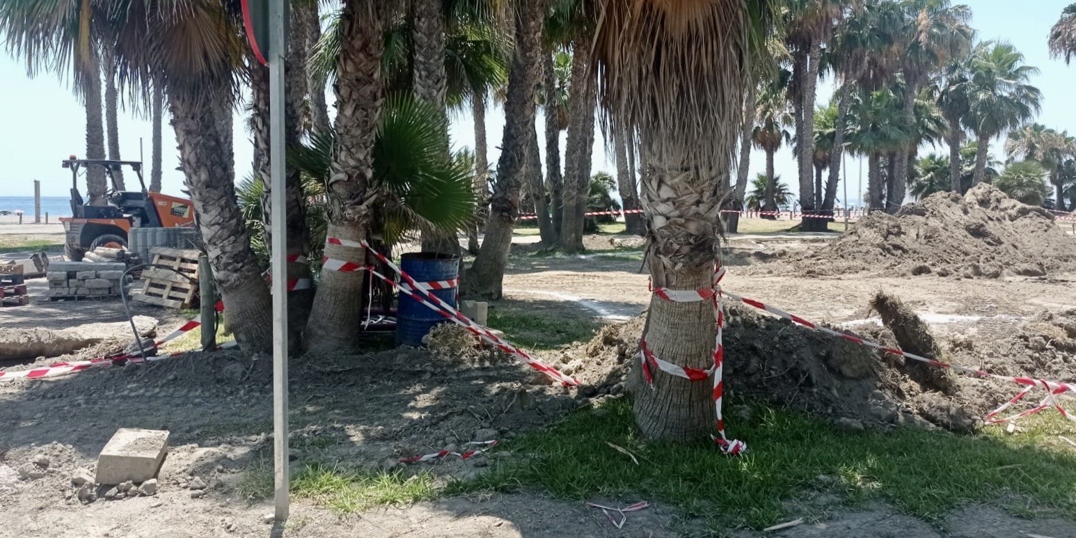 motril-iu-denuncia-una-lamentable-imagen-en-playa-granada-por-unas-obras-que-siguen-sin-acabar-a-mitad-de-julio