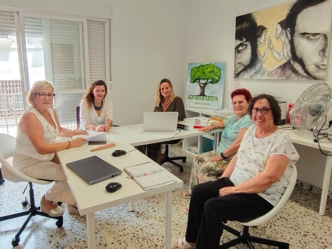 la-coordinadora-del-iam-visita-afammer-granada-y-reconoce-su-invaluable-labor-en-favor-de-las-mujeres-rurales