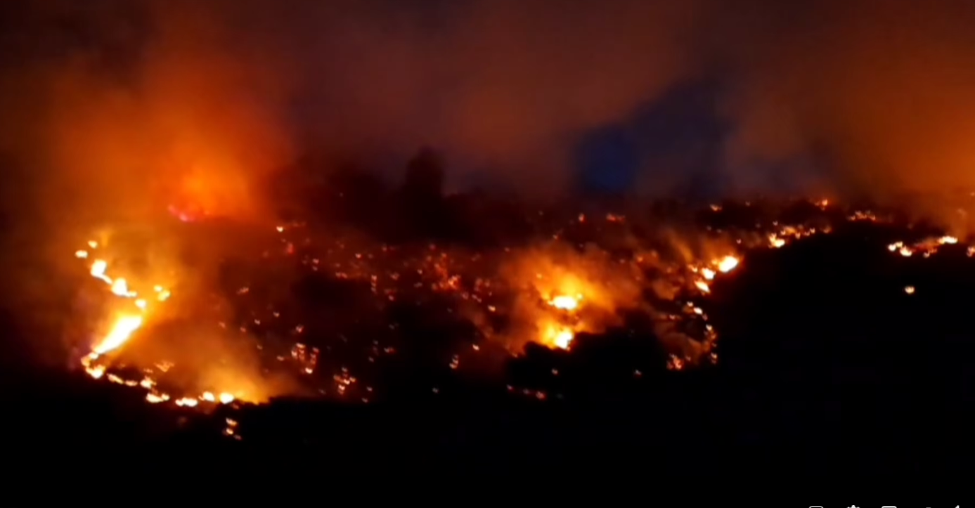 preocupacion-en-cenes-de-la-vega-por-un-incendio-en-la-ladera-de-la-fuente-de-la-bicha