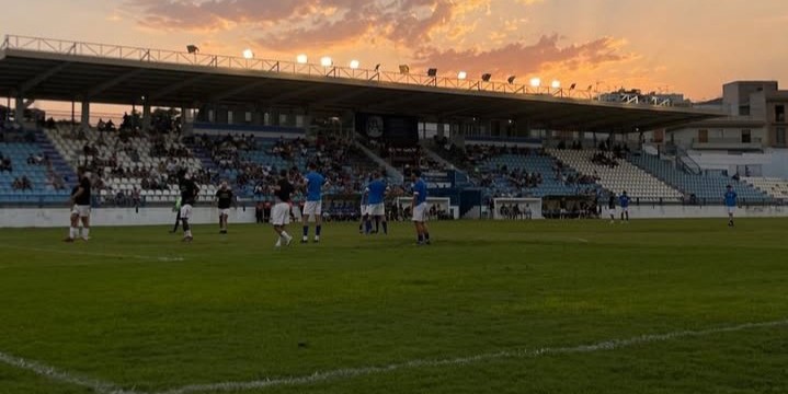 el-cf-motril-honra-a-nico-hidalgo-con-una-goleada-4-0-y-una-noche-para-el-recuerdo-en-el-escribano-castilla