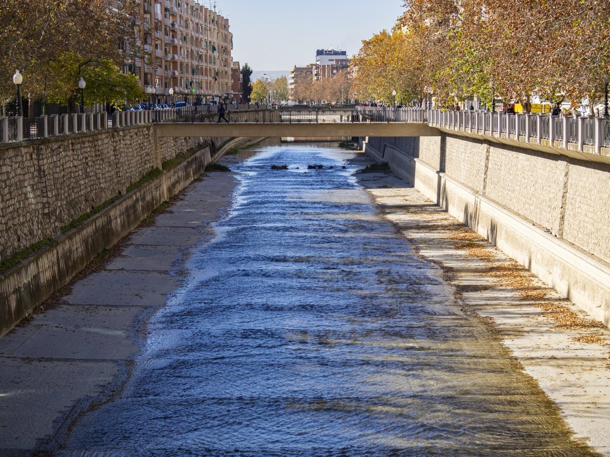 granada-refuerza-en-verano-la-limpieza-del-rio-genil-para-prevenir-incidencias-y-garantizar-la-salubridad-del-entorno