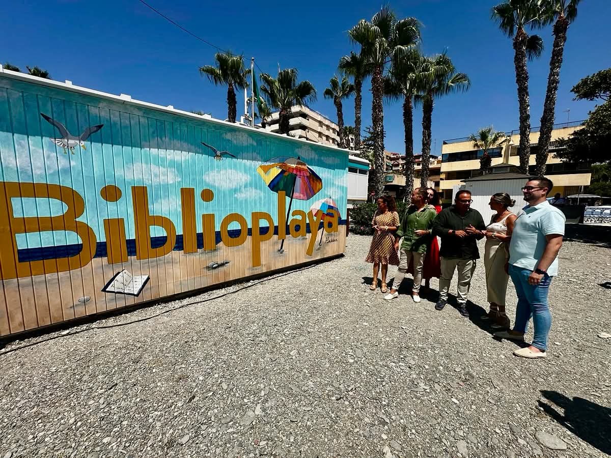 lecturas-entre-sombrillas-almunecar-inaugura-su-primera-biblioplaya-en-puerta-del-mar