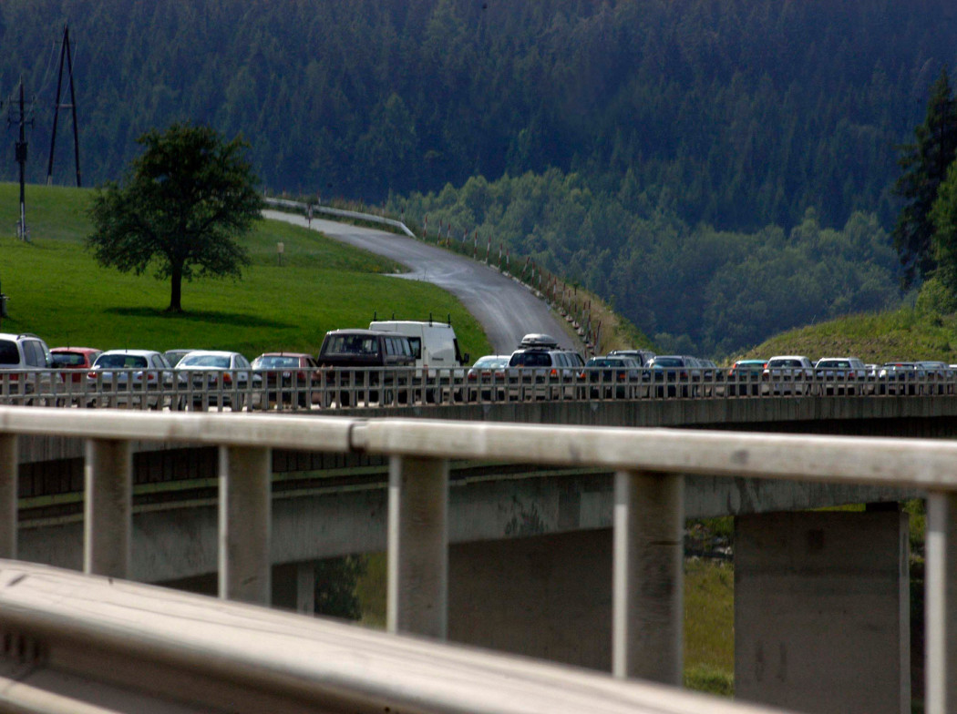 trafico-masivo-en-granada-la-dgt-preve-126-000-desplazamientos-por-las-carreteras-provinciales-este-fin-de-semana
