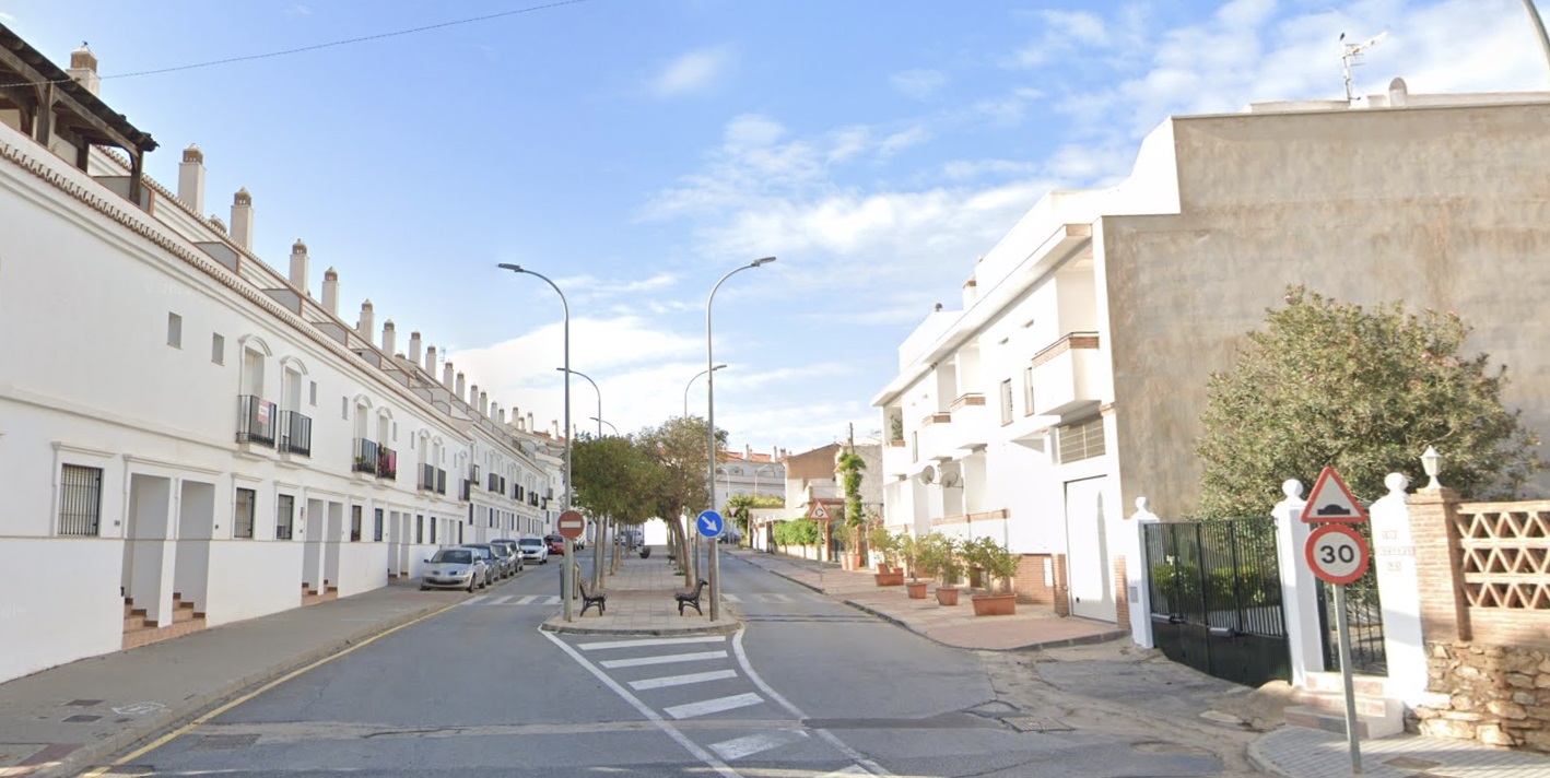 salobrena-la-gymkana-de-lobres-reune-a-cientos-de-participantes-dispuestos-a-resolver-el-misterio-de-la-noche