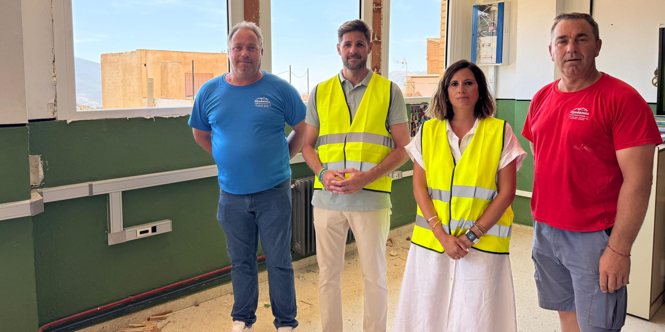 lanjaron-renueva-67-ventanas-del-ceip-lucena-rivas-tras-mas-de-40-anos-sin-cambiarse