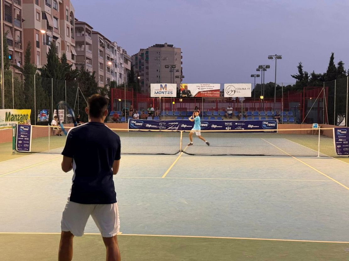 el-xxi-open-de-la-amistad-xvi-memorial-diego-fernandez-de-almunecar-encara-este-viernes-las-semifinales-masculinas-y-femeninas