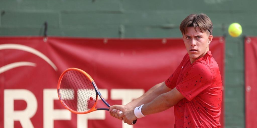 el-granadino-pablo-perez-navarro-se-proclama-subcampeon-de-espana-junior-de-tenis