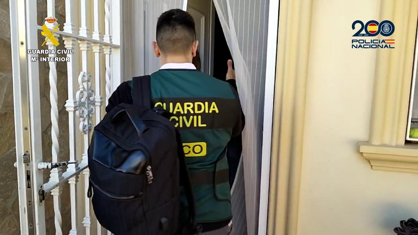 una-noche-en-vilo-en-huetor-santillan-la-guardia-civil-rescata-a-la-mujer-retenida-tras-el-asesinato-de-su-marido