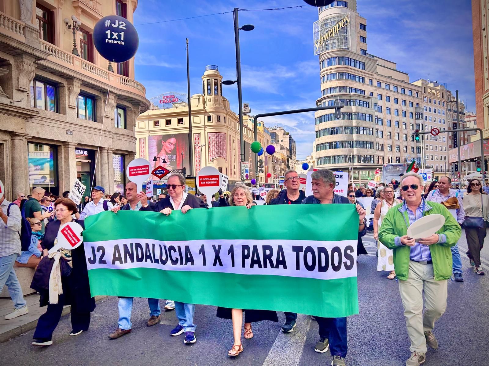 la-judicatura-arquitectos-e-ingenieros-granadinos-encabeza-la-protesta-de-mutualistas-en-madrid-por-la-pasarela-1x1-al-reta