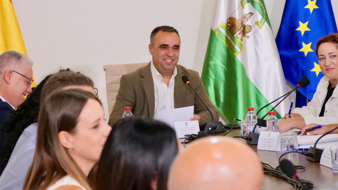 el-presidente-de-la-diputacion-y-su-equipo-se-reunen-con-los-alcaldes-de-la-provincia-para-presentar-las-partidas-economicas-y-recoger-sus-propuestas