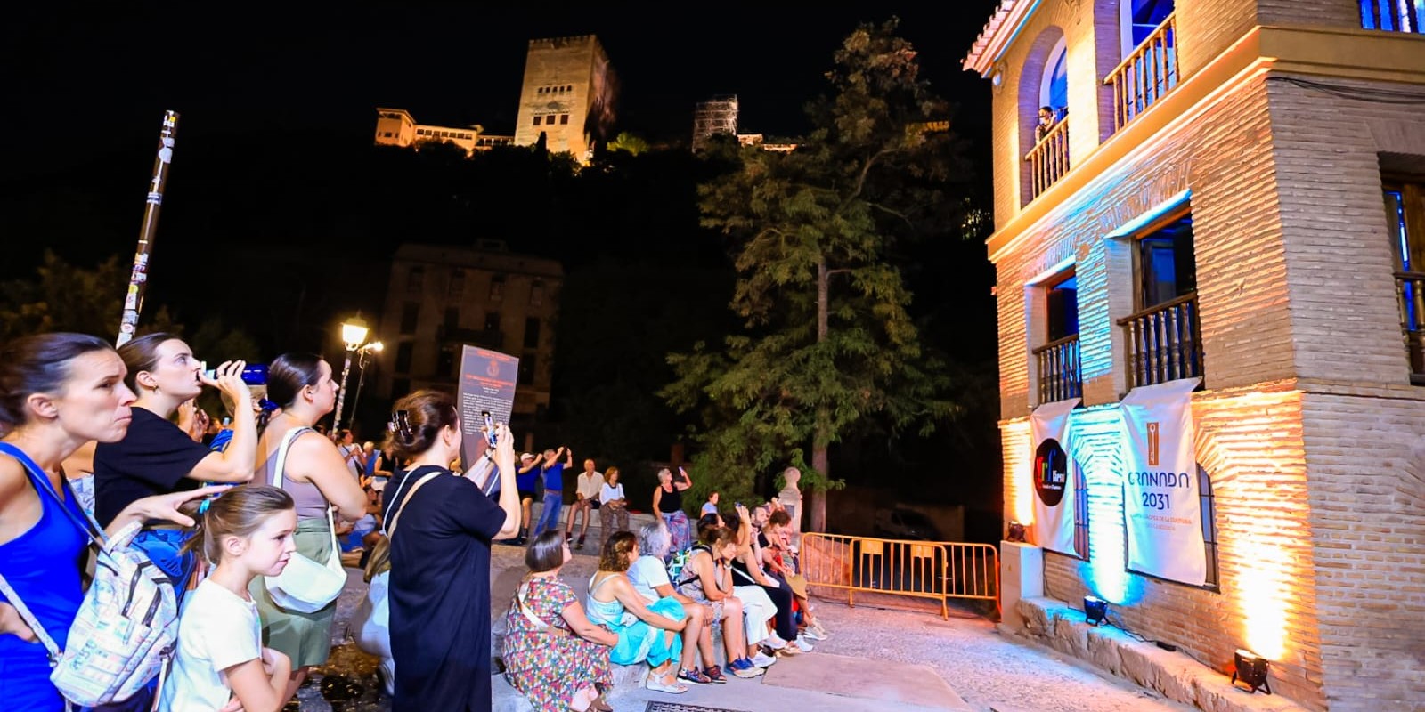 estrella-de-manuela-emociona-desde-los-balcones-de-la-casa-de-las-chirimias