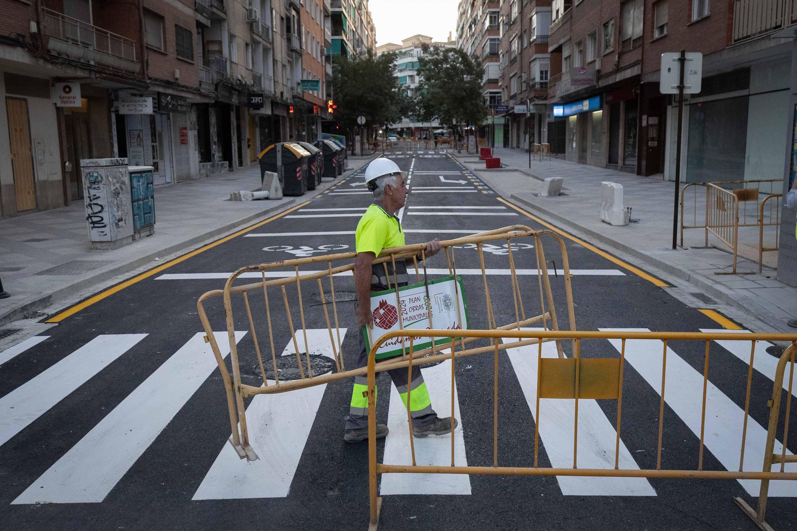 granada-reabre-al-trafico-la-calle-emperatriz-eugenia-tras-una-obra-del-60-ejecutada-y-208-millones-de-inversion-con-47-nuevos-arboles-y-358-plantas