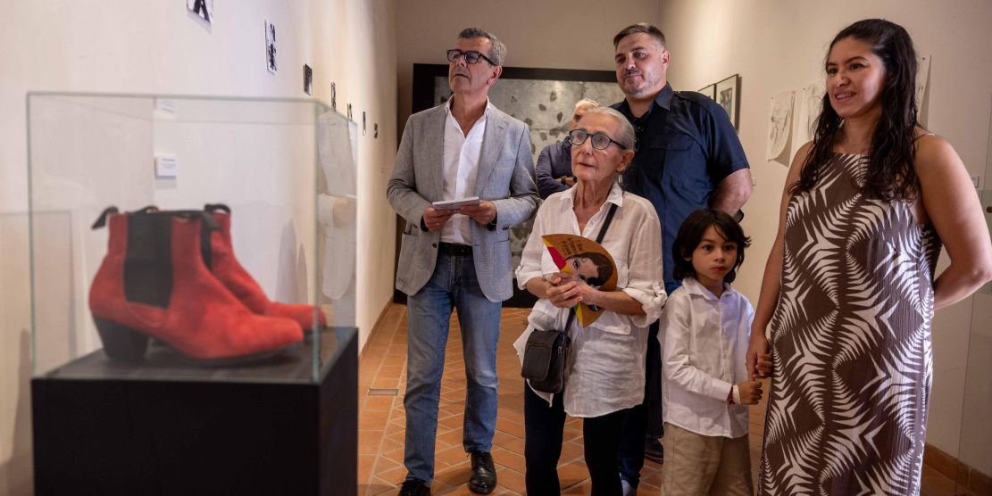 la-casa-de-zafra-inaugura-huella-flamenca-la-exposicion-de-barbara-pflanz-sobre-mario-maya-en-el-arranque-de-la-i-bienal-de-flamenco-de-granada