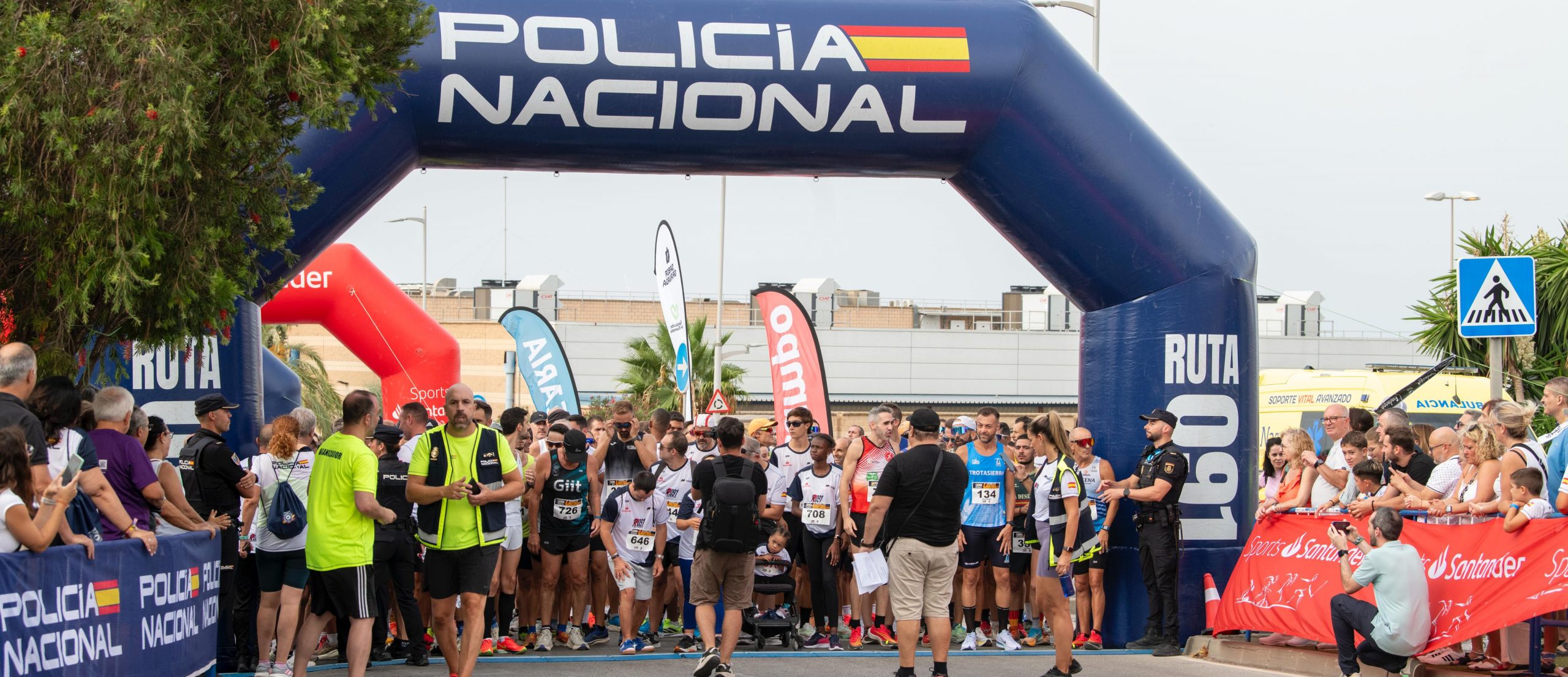 motril-reune-a-900-corredores-en-la-i-ruta-091-de-la-policia-nacional-carrera-solidaria-de-5-091-metros-exhibicion-policial-y-apoyo-a-la-asociacion-down-granada