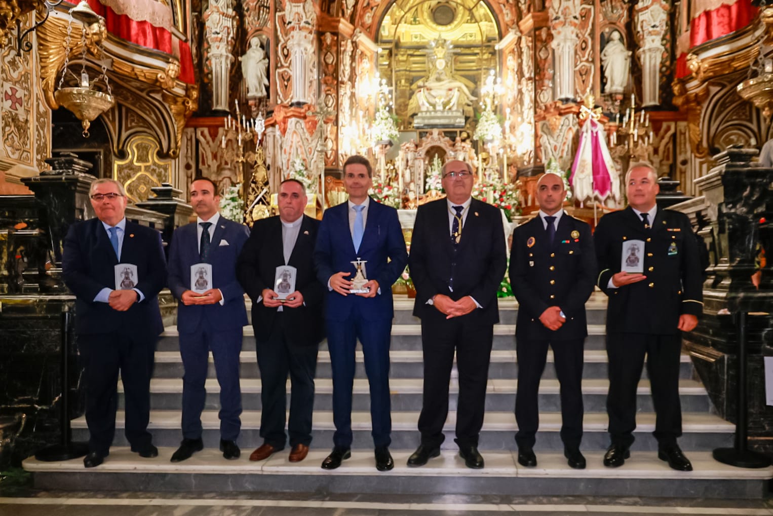 granada-celebra-la-exaltacion-de-la-virgen-de-las-angustias-y-entrega-los-galardones-amparo-de-la-ciudad