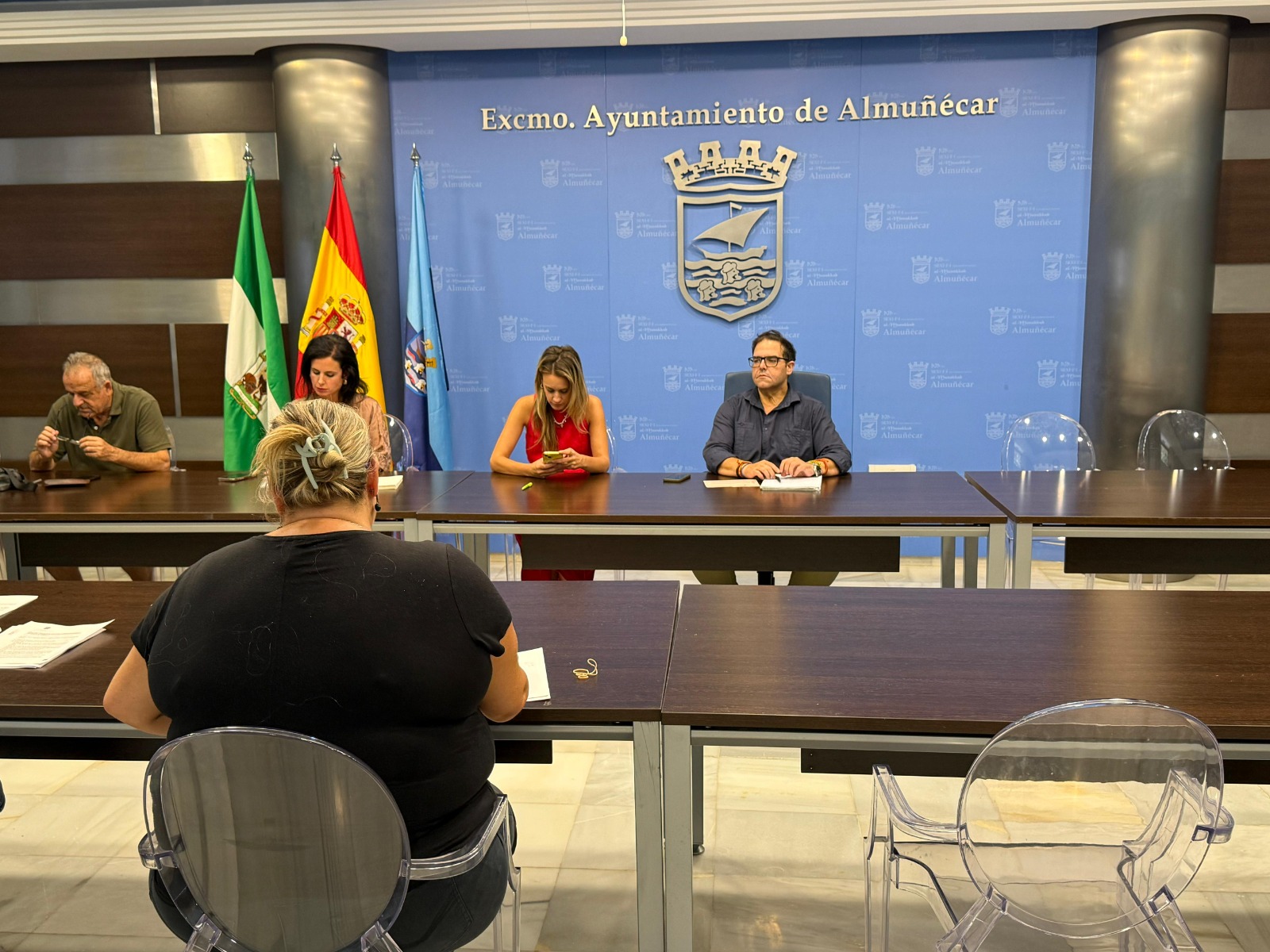 almunecar-invierte-mas-de-525-000-euros-en-camino-de-cantarrijan-cesped-de-las-tejas-puertas-tematizadas-para-y-cementerios