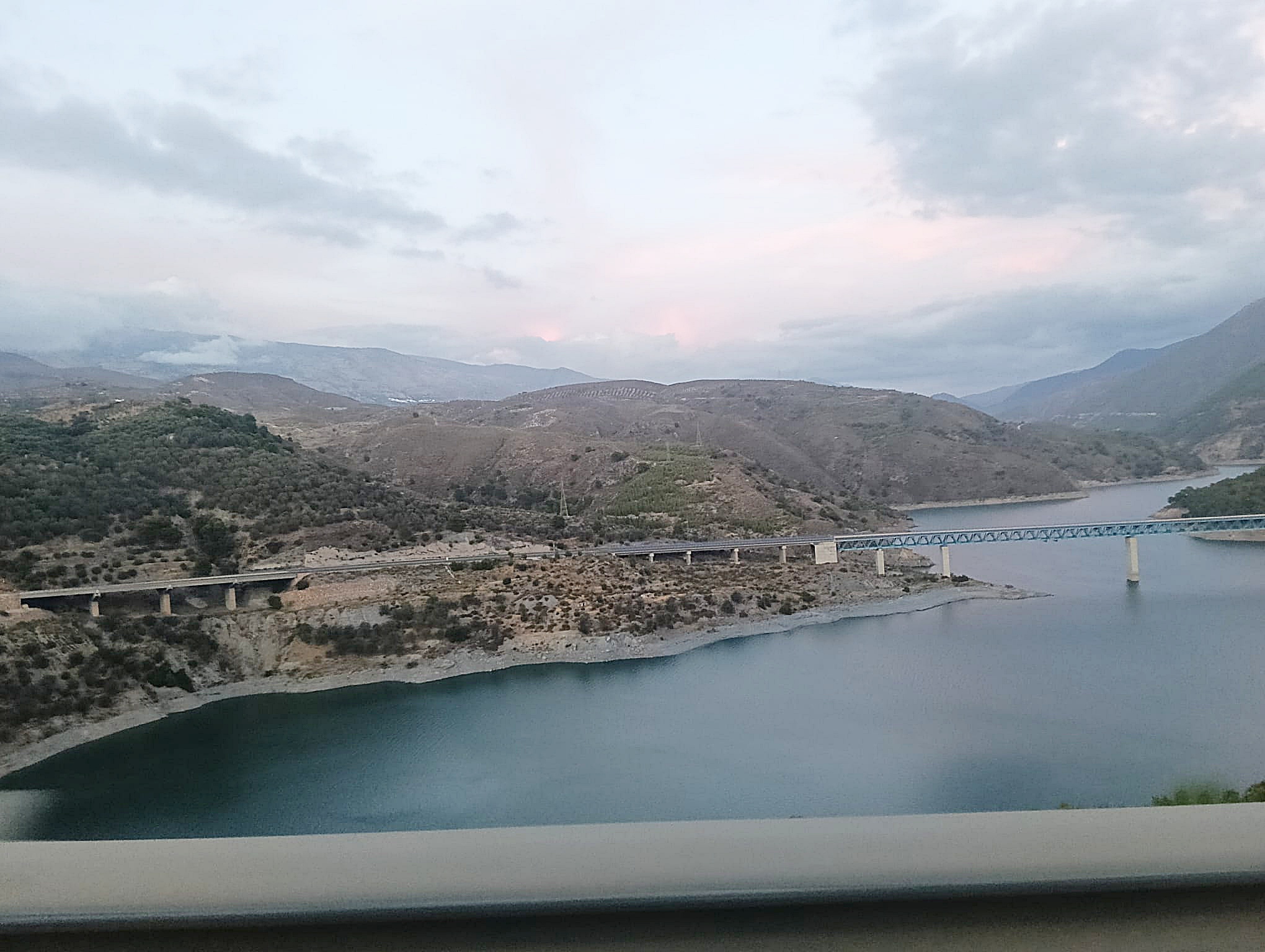 costa-tropical-granada-trafico-refuerza-la-n-323-con-medidas-de-seguridad-en-el-puente-de-izbor-para-agilizar-el-regreso-de-las-playas