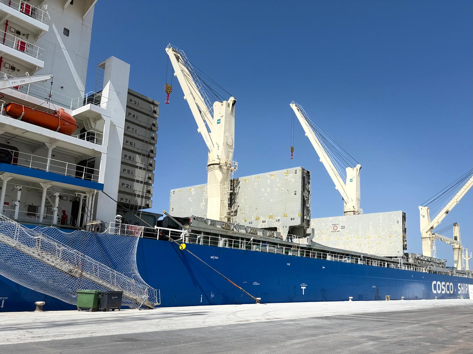 el-puerto-de-motril-exporta-400-872-toneladas-de-minerales-hasta-agosto-clave-para-la-celestina-de-montevive-entre-escuzar-las-gabias-alhendin-y-la-malaha