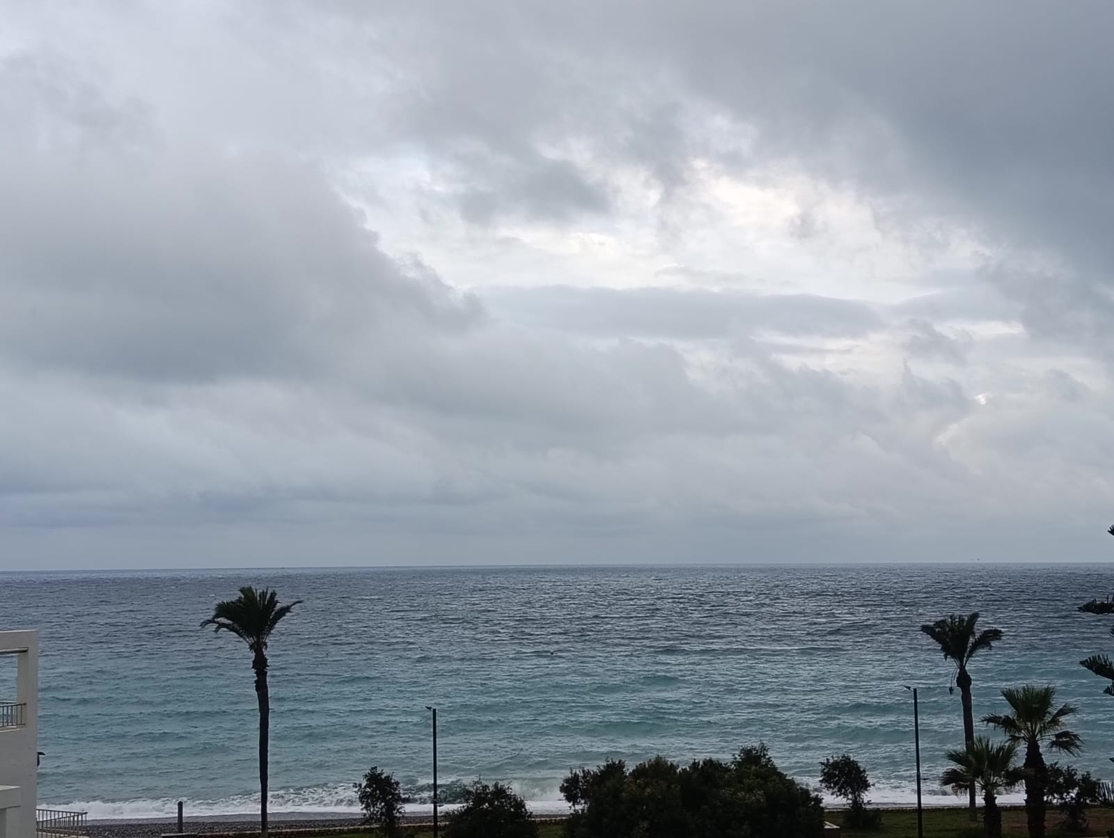 la-costa-tropical-amanece-con-lluvias-leves-y-una-semana-de-contrastes-termicos