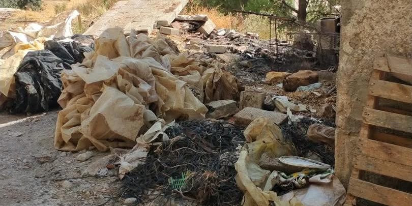 rubite-la-acumulacion-de-basura-en-terrenos-municipales-acaba-en-incendio-y-desata-la-critica-del-pp