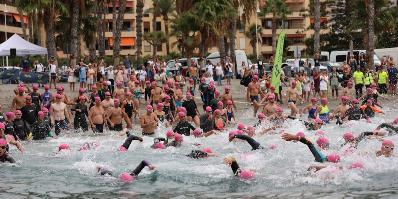 martin-sicilia-y-elena-rodriguez-campeones-de-la-travesia-a-nado-de-la-herradura-entre-casi-400-participantes