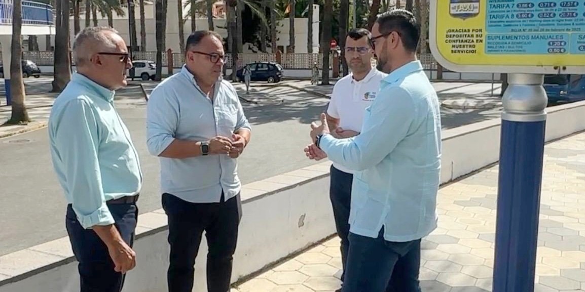 almunecar-instala-nuevas-marquesinas-retroiluminadas-en-las-paradas-de-taxi-tras-la-demanda-del-sector