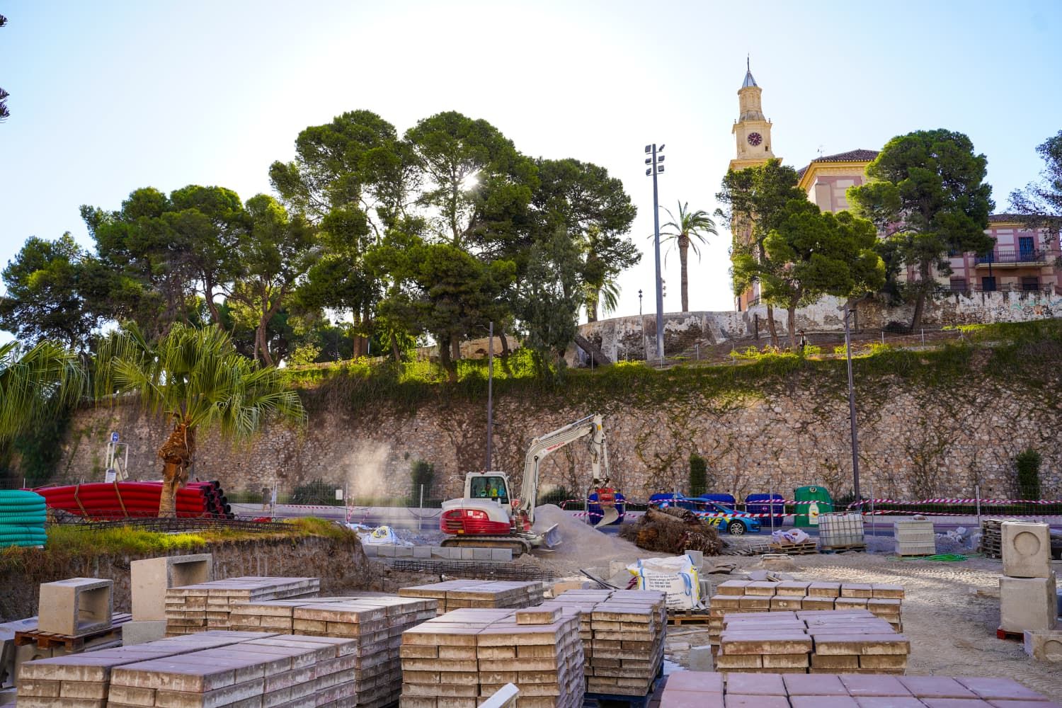 motril-invierte-17-millones-en-la-reforma-integral-del-paseo-de-las-explanadas-mas-de-60-de-obra-ejecutada-y-9-000-m%c2%b2-renovados-con-plazas-fuentes-y-anfiteatro