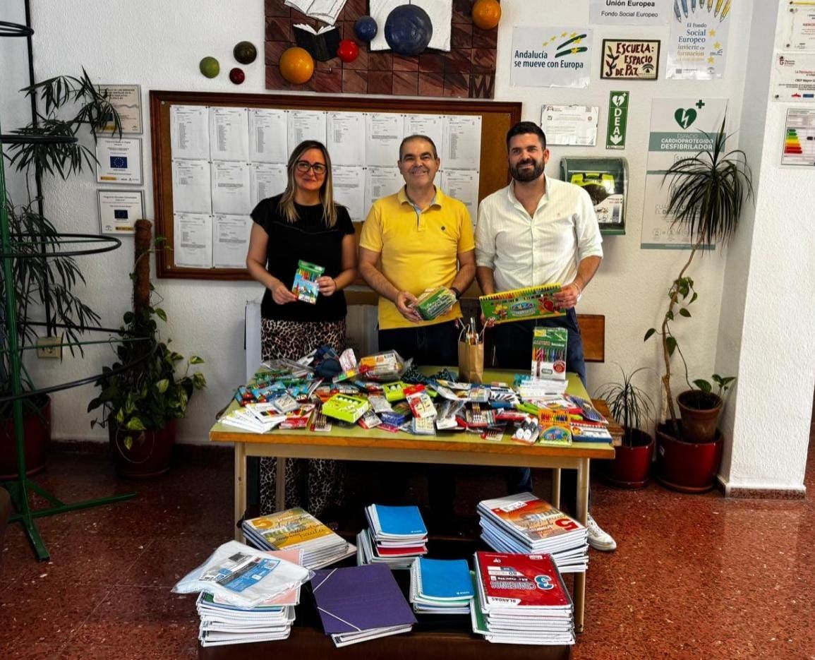 salobrena-inicia-la-distribucion-de-material-escolar-en-todos-sus-colegios-para-garantizar-igualdad-de-oportunidades-a-todos-los-ninos