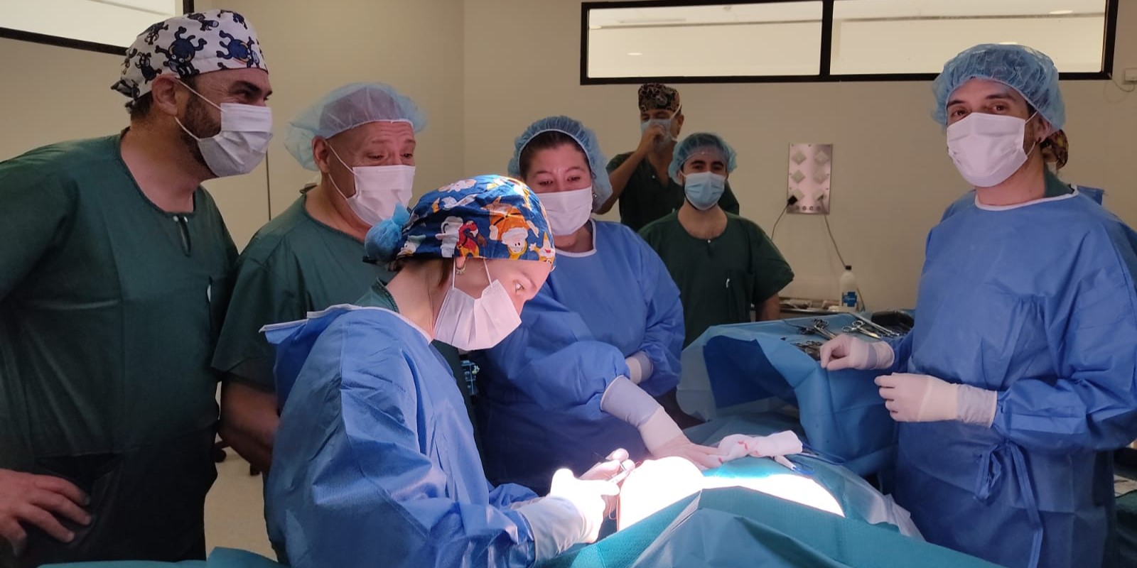 granada-recorta-la-lista-de-espera-quirurgica-en-574-pacientes-y-reduce-en-52-dias-la-demora-para-la-primera-cita-con-especialista